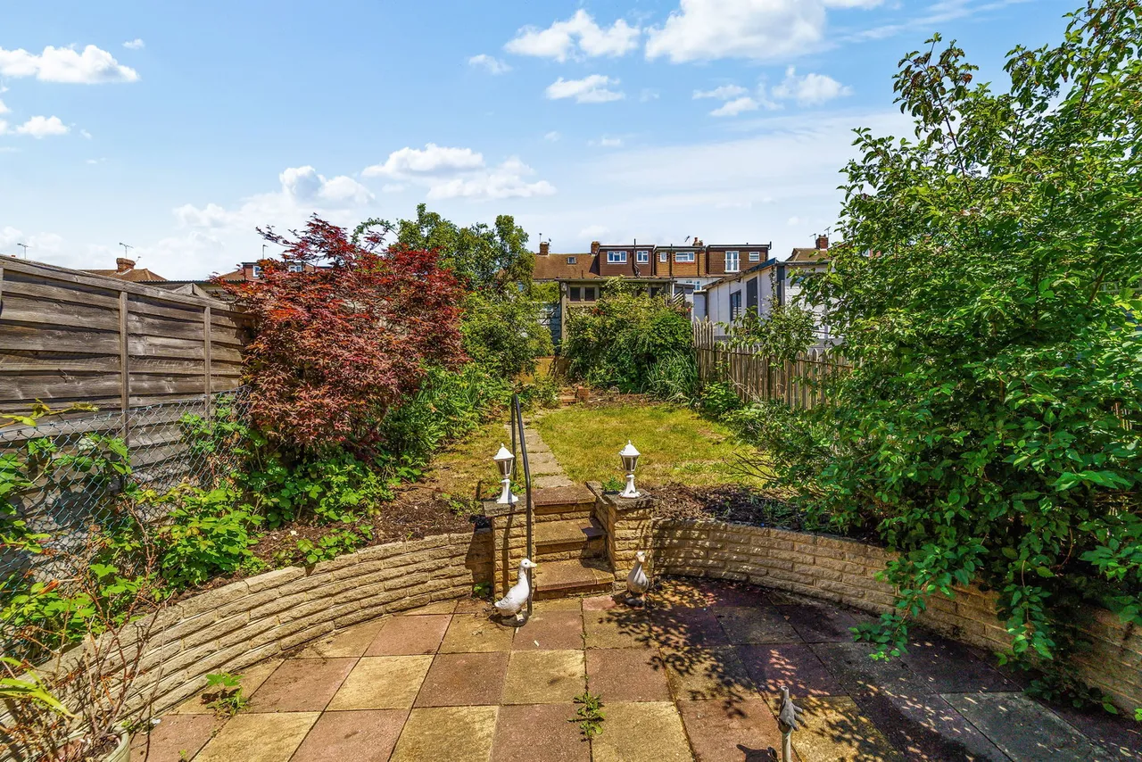Lynmouth Avenue, Morden, SM4 4RS, photo 12