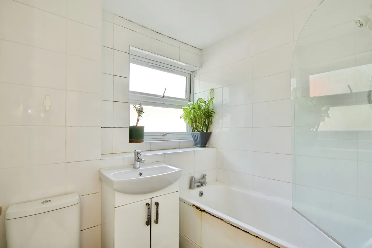 York Place, Shafter Road, Dagenham, Essex, RM10, photo 3