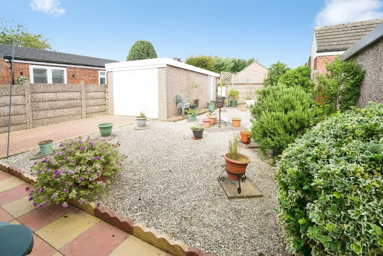 Buckingham Way, Royston, Barnsley, photo 9