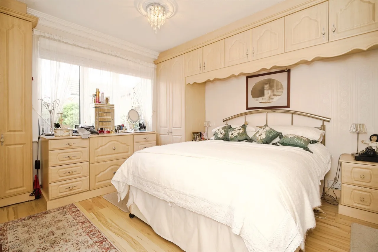 Buckingham Way, Royston, Barnsley, photo 6