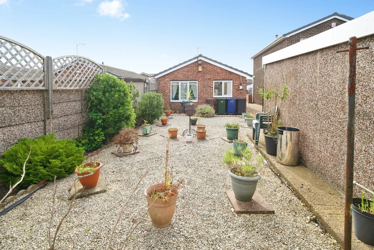 Buckingham Way, Royston, Barnsley, photo 8