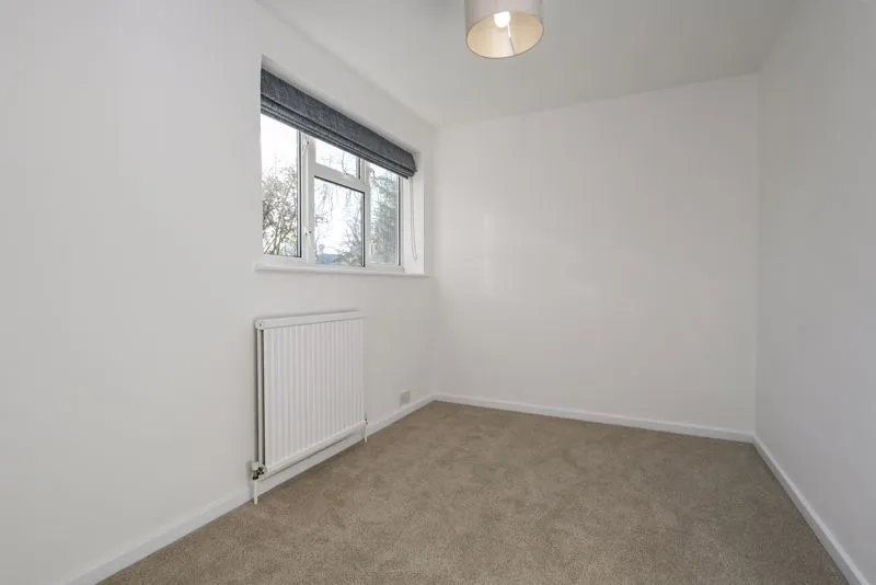 Gladsmuir Close, Walton-On-Thames KT12 3JD, photo 10
