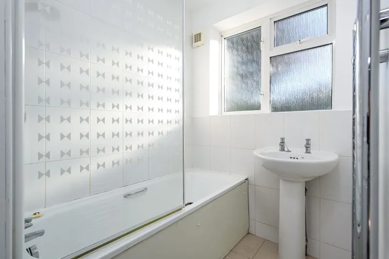 Gladsmuir Close, Walton-On-Thames KT12 3JD, photo 12