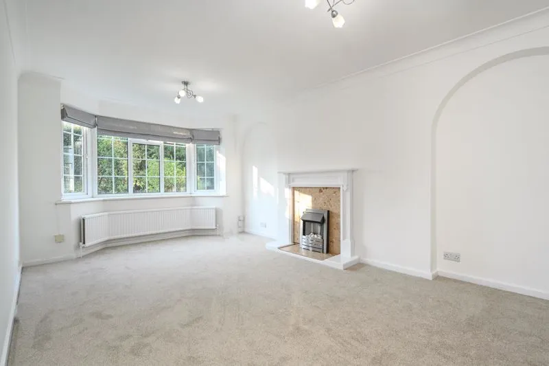 Gladsmuir Close, Walton-On-Thames KT12 3JD, photo 4