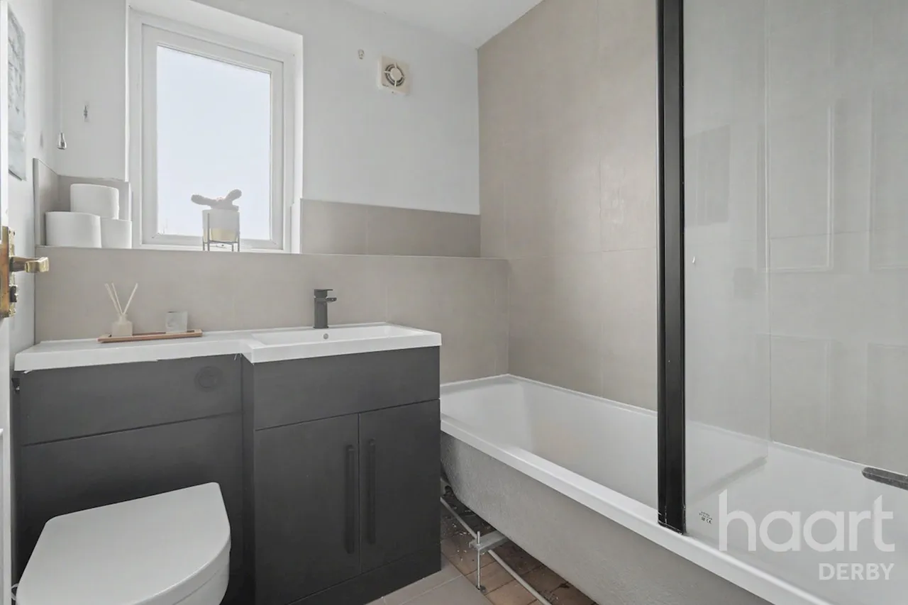 Chandlers Ford, Oakwood, DE21, photo 11