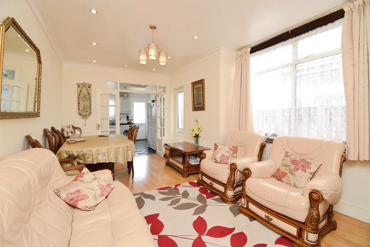 Kingston Road, Ilford, photo 2