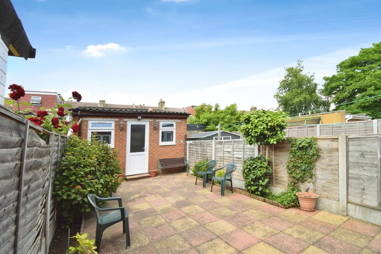 Kingston Road, Ilford, photo 5