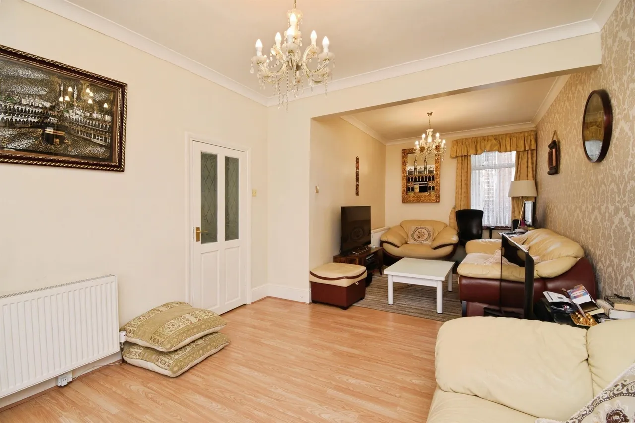 Kingston Road, Ilford, photo 12