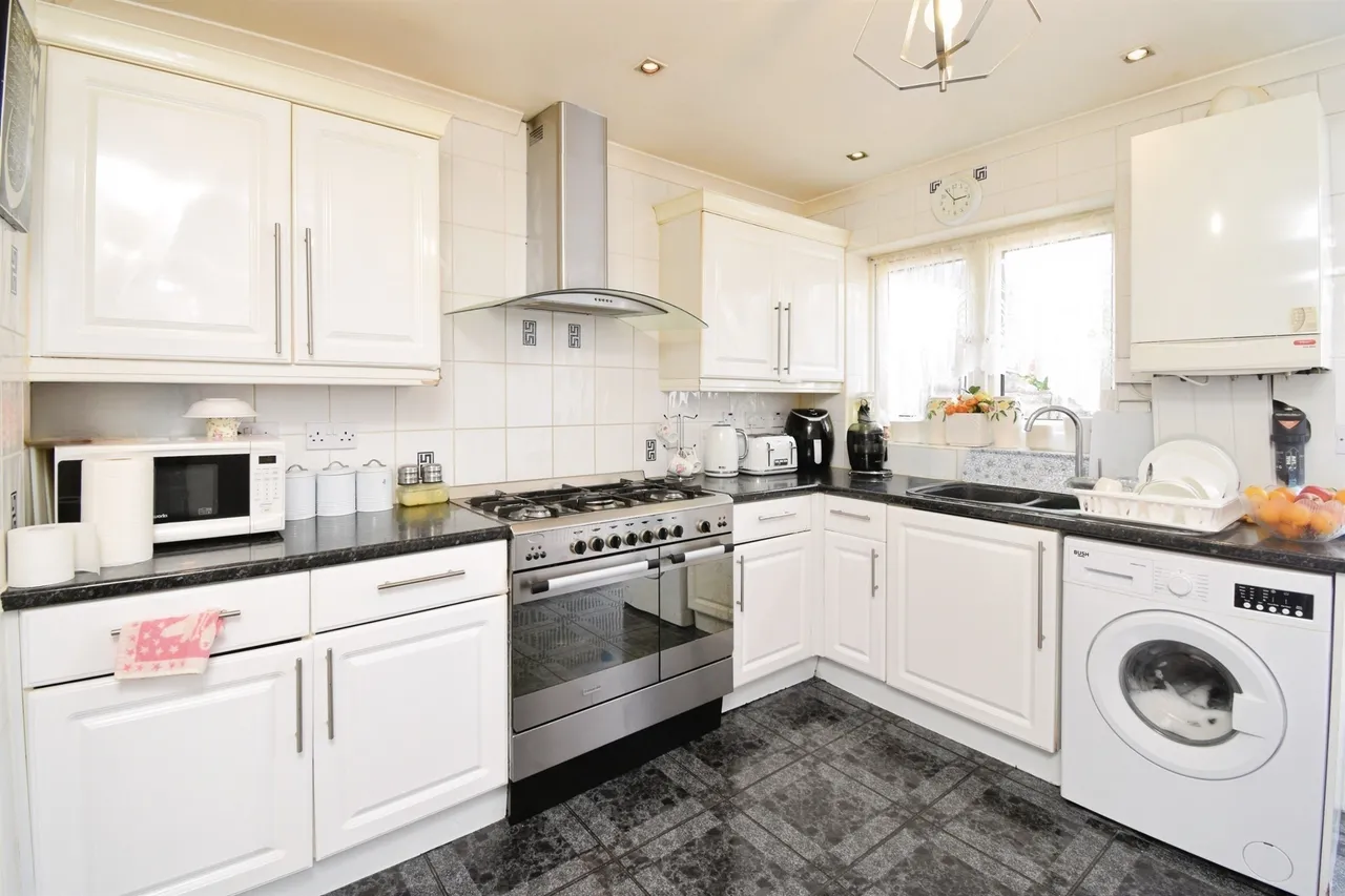 Kingston Road, Ilford, photo 9