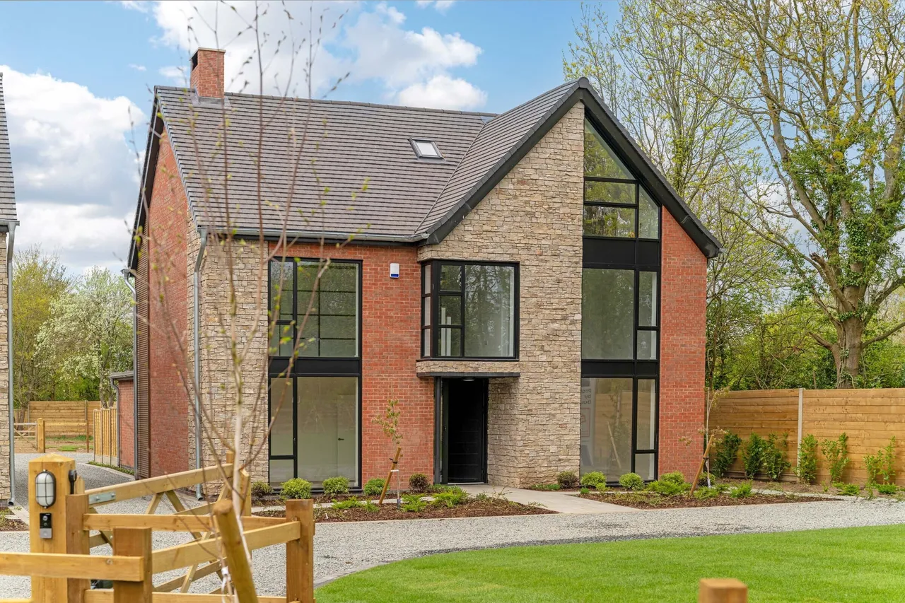 6 bed property to rent — Southam Road, Dunchurch