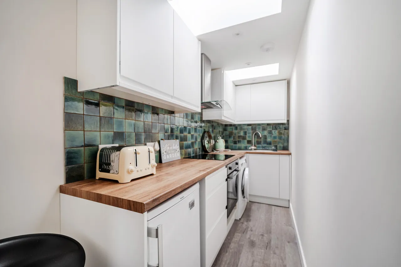 Guildford Road, Westcott, RH4, photo 9