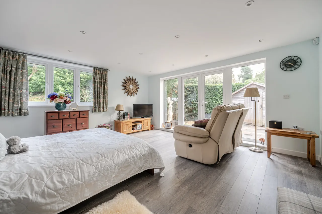 Guildford Road, Westcott, RH4, photo 8