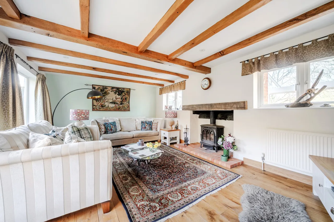 Guildford Road, Westcott, RH4, photo 2