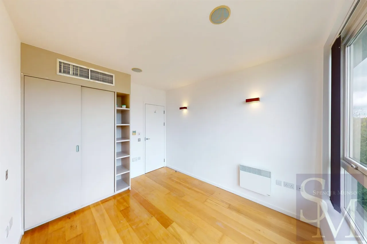 High Road, South Woodford, E18, photo 10