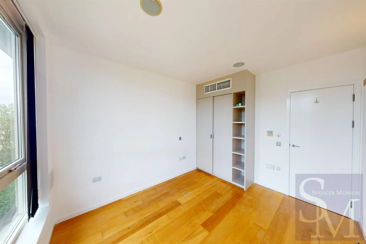 High Road, South Woodford, E18, photo 11