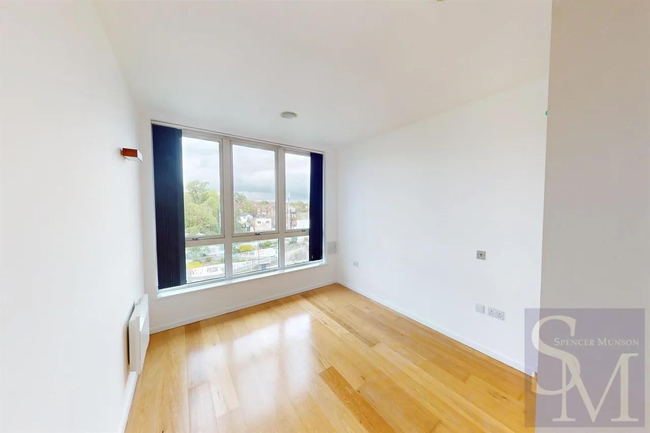 High Road, South Woodford, E18, photo 12