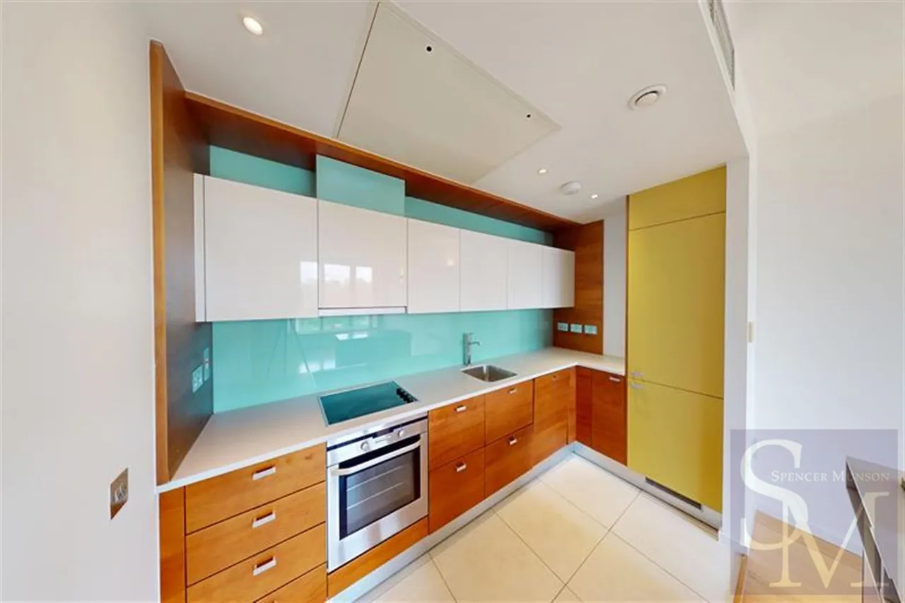 High Road, South Woodford, E18, photo 3