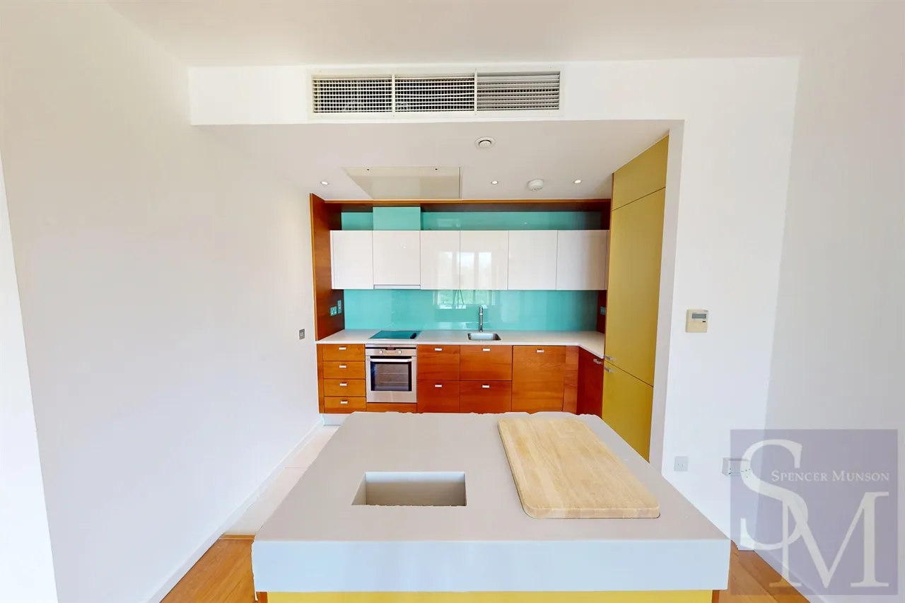 High Road, South Woodford, E18, photo 9