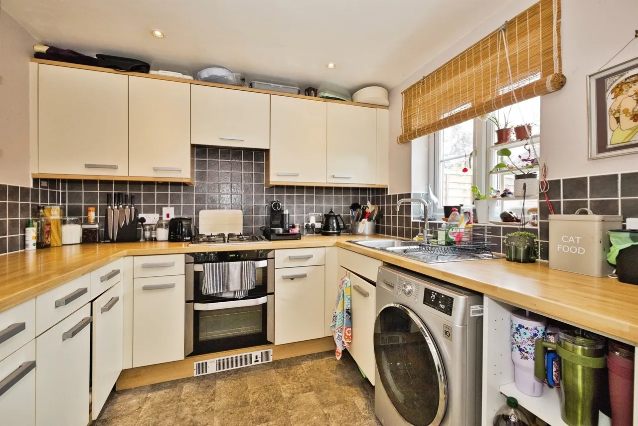 Vincent Way, Martock, TA12, photo 4