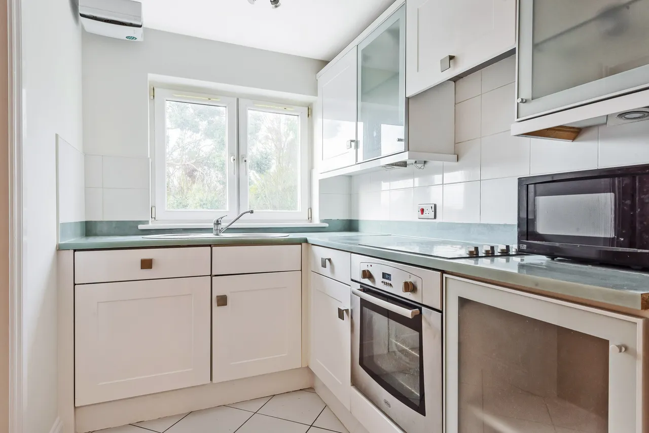 Riverside Court, Bromley, BR2, photo 2