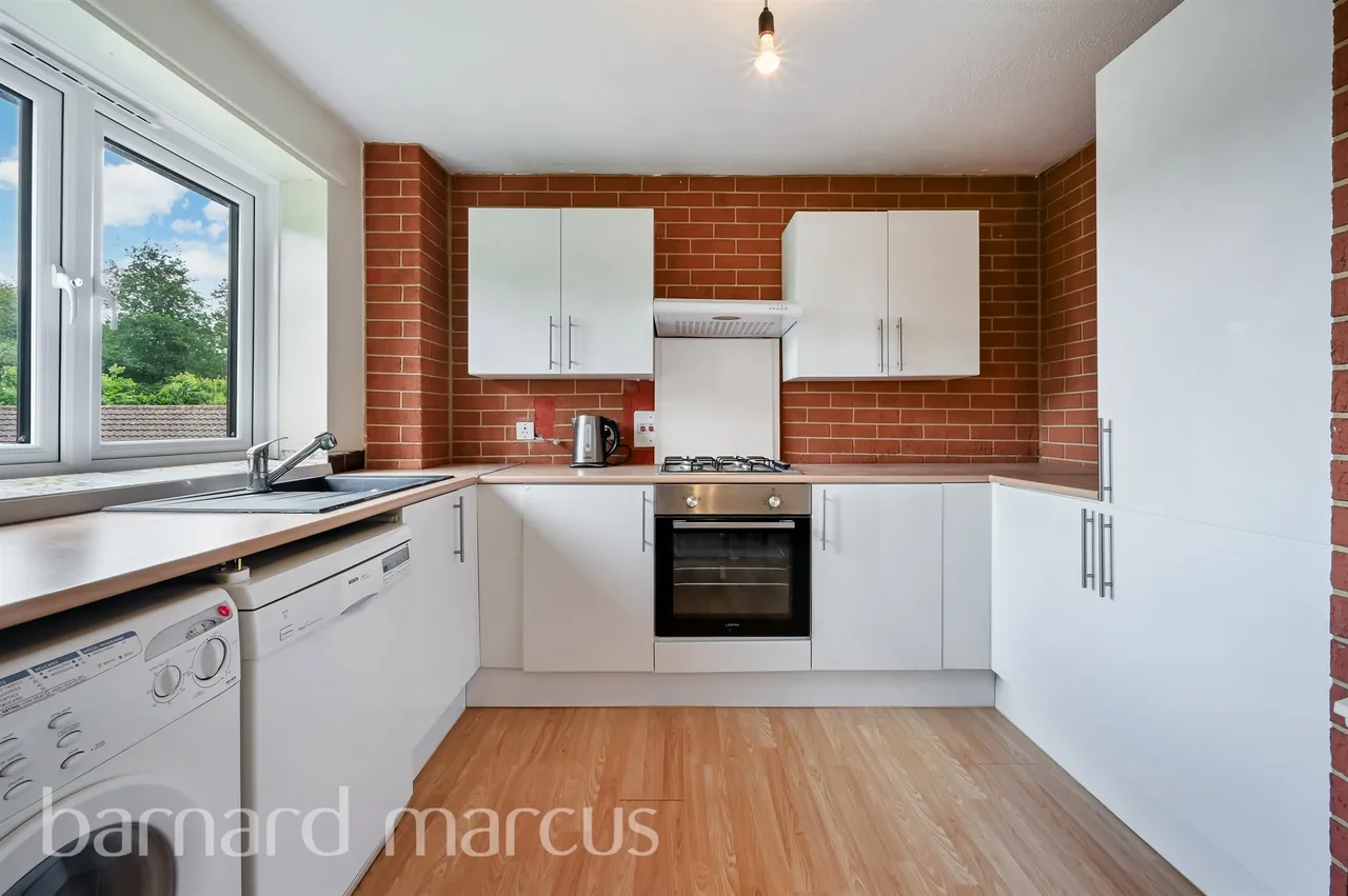 Coniston Close, London, SW20, photo 2