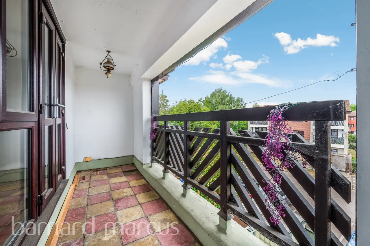 Coniston Close, London, SW20, photo 4