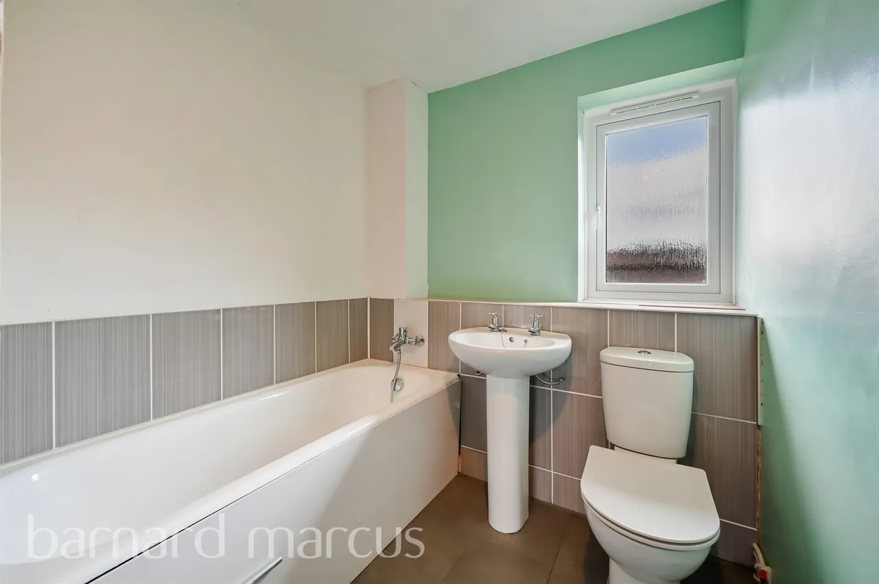 Coniston Close, London, SW20, photo 8