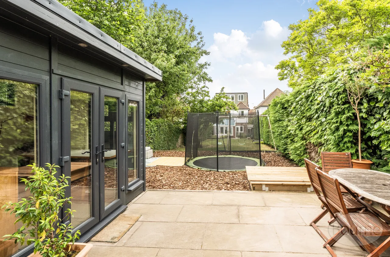 Tor Road, Farnham, GU9, photo 10