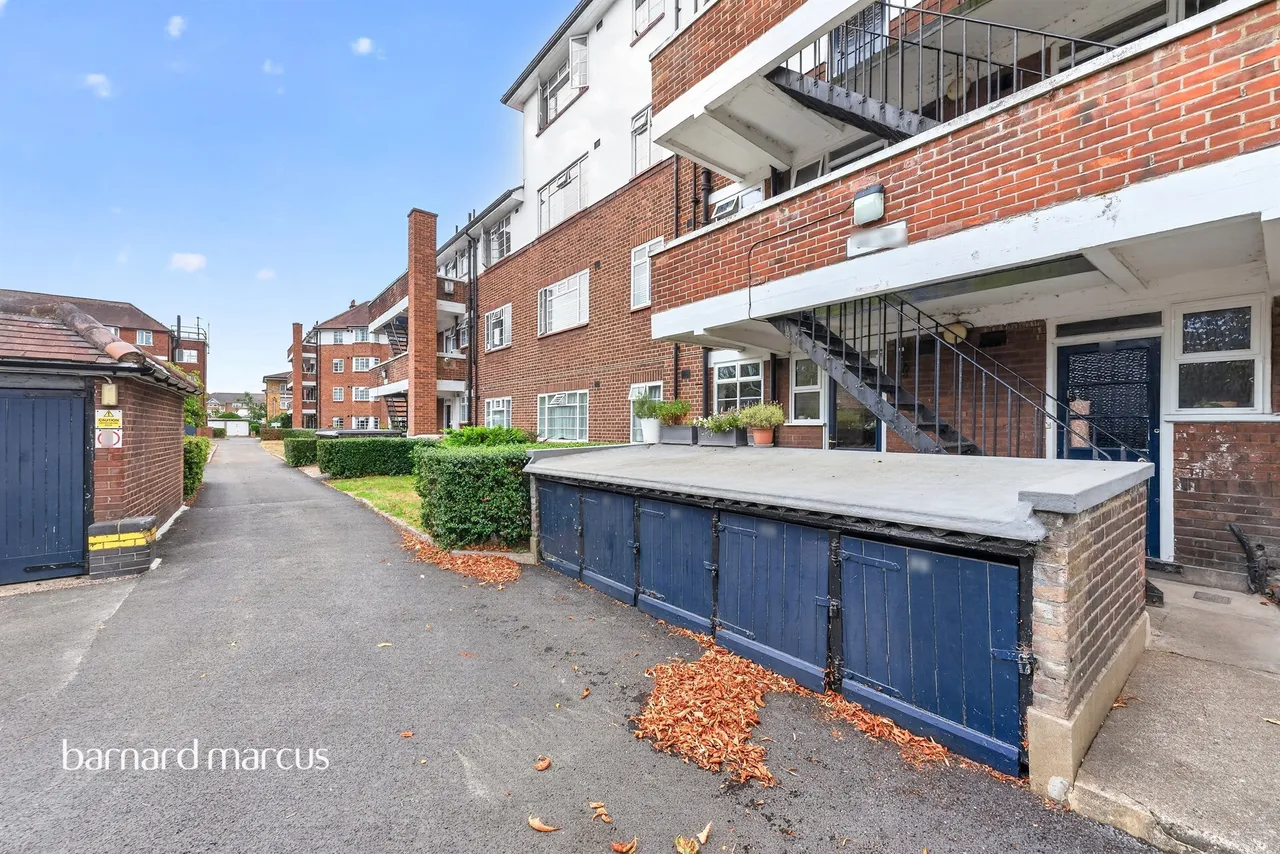 St. Leonards Road, London, photo 11