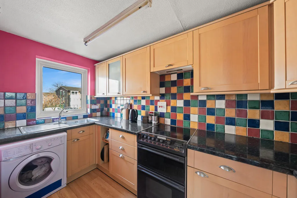 Carters Close, Worcester Park KT4 8QF, photo 2