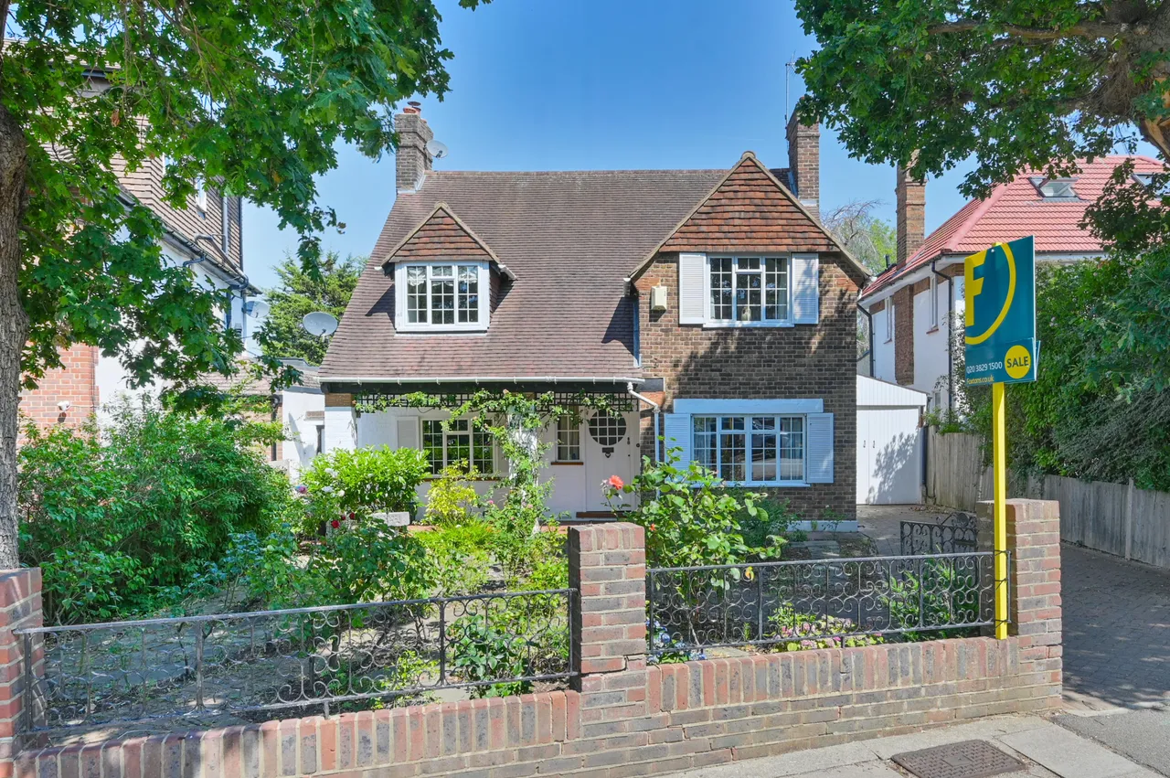 4 bed house for sale — 29 Blenheim Road, London