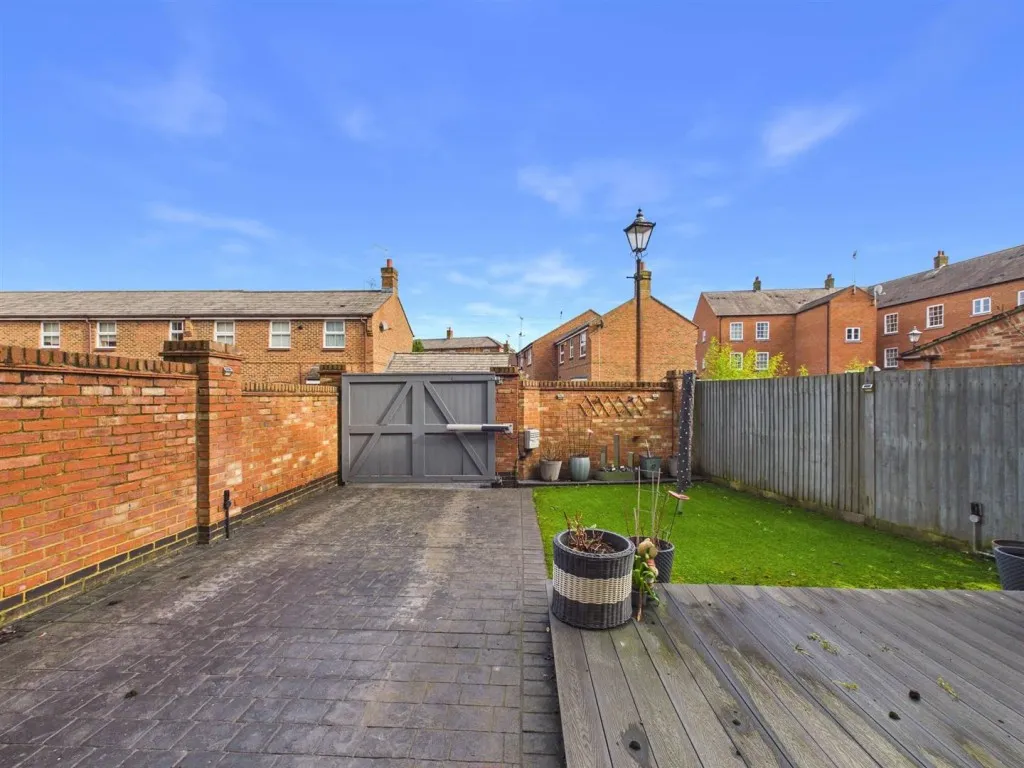 Hampden Square, Fairford Leys, photo 16