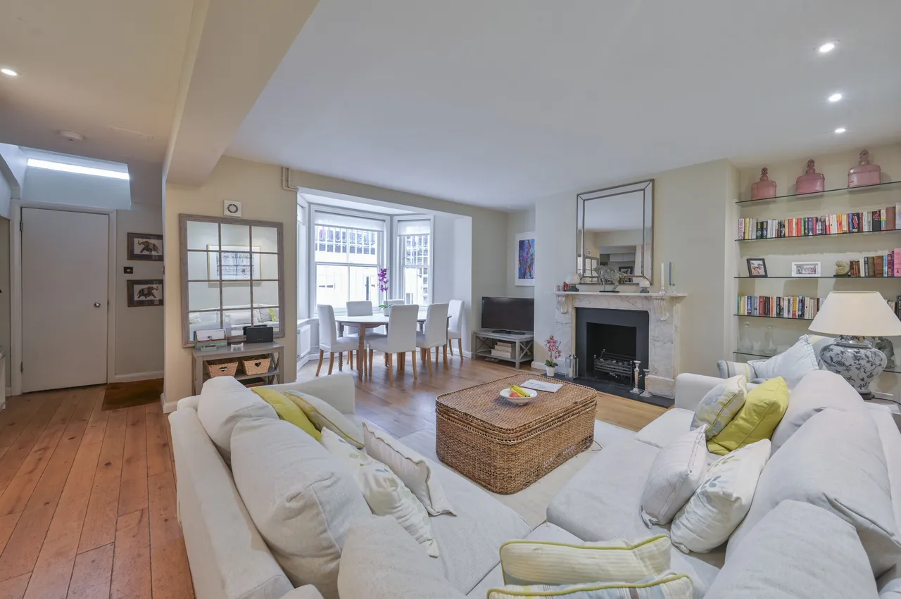 Basement Flat, 14 Earls Court Square, London, photo 3