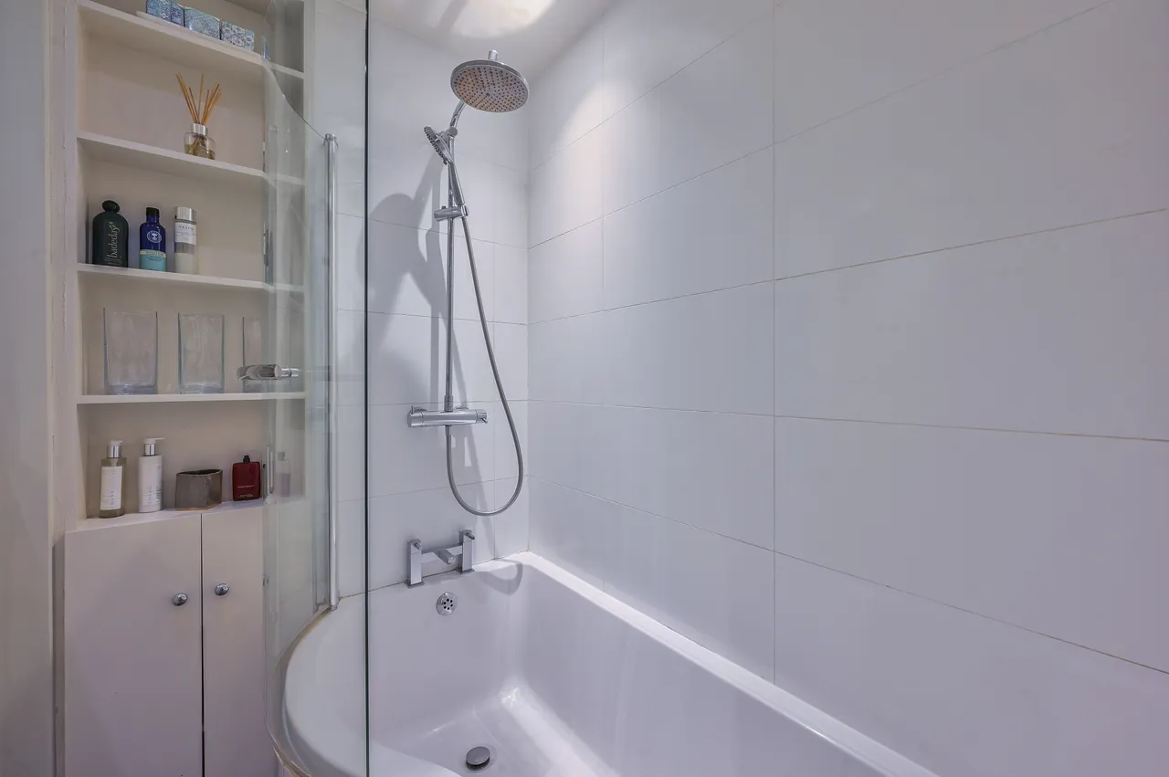 Basement Flat, 14 Earls Court Square, London, photo 9