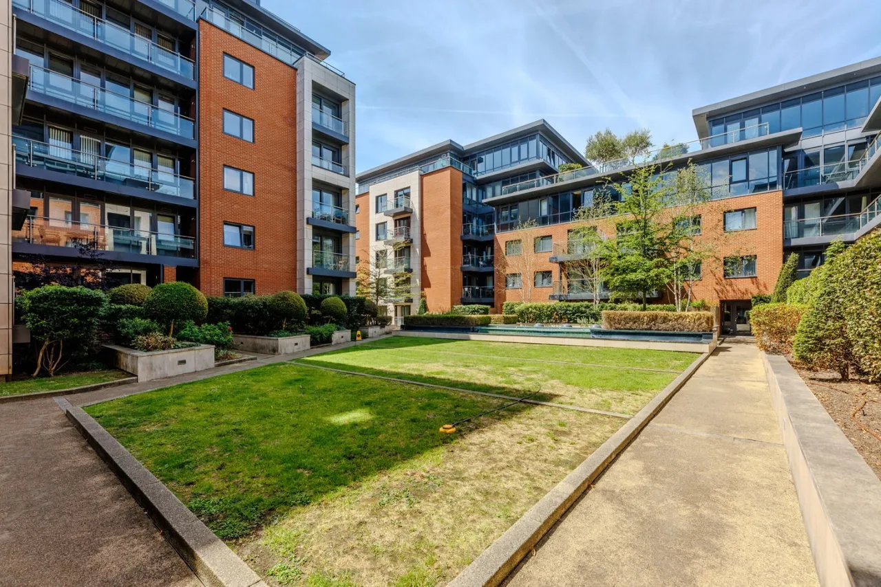 1 bed flat for sale, Chartfield Avenue, London, SW15