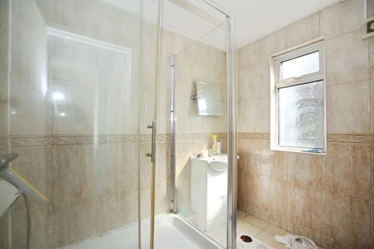 Coedpenmaen Road, Pontypridd, CF37, photo 8