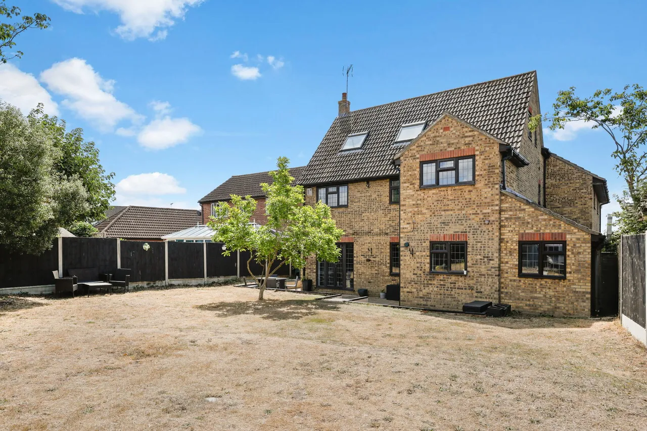 Barncroft Close, Highwoods, Colchester, CO4 9SF, photo 2