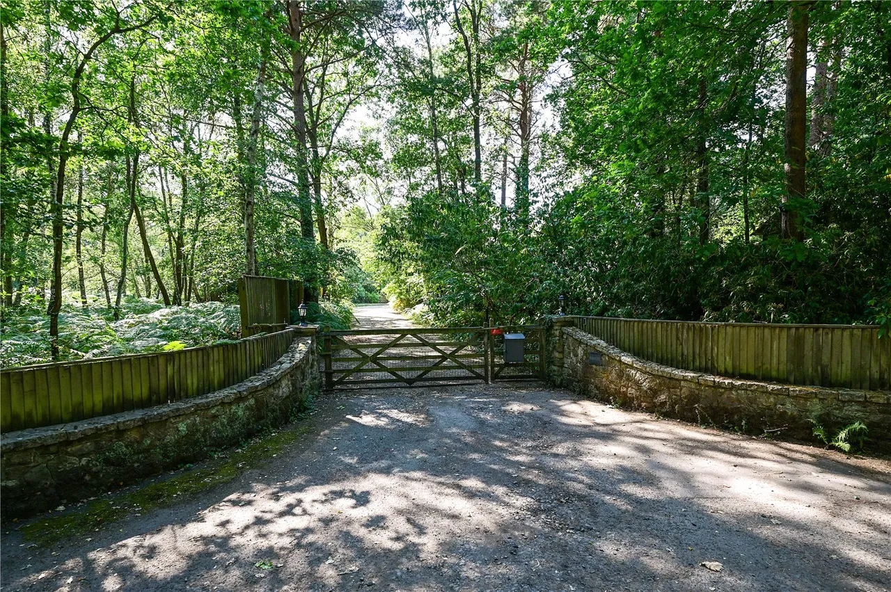 Range Road, Finchampstead, Wokingham, Berkshire, RG40 3NR, photo 9