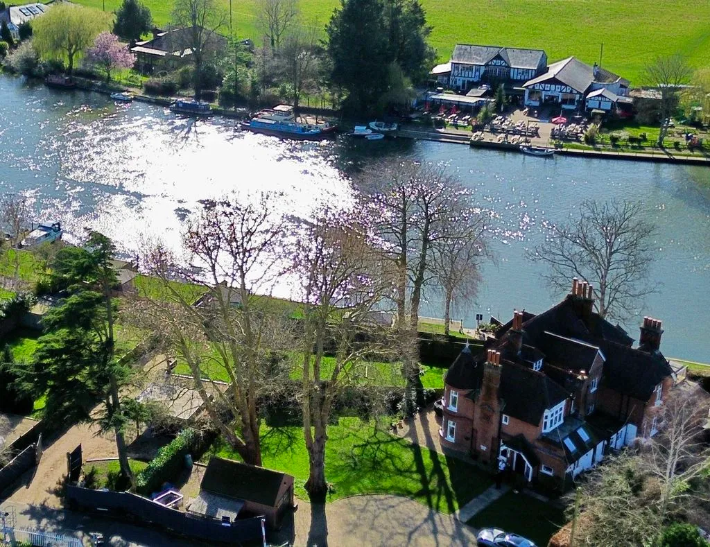 4 bed house for sale — Donkey Lane, Bourne End SL8 5RR