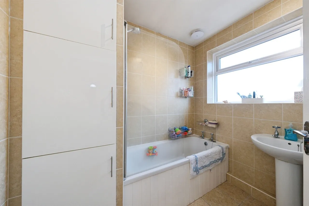Wheatlands Road, Wingerworth, S42, photo 13