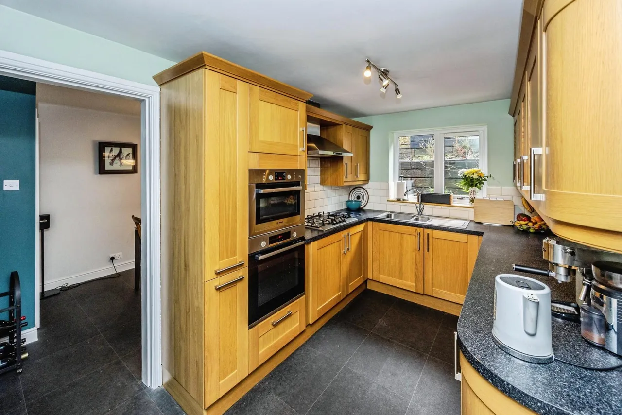 Croft Gardens, Huddersfield, HD2, photo 5