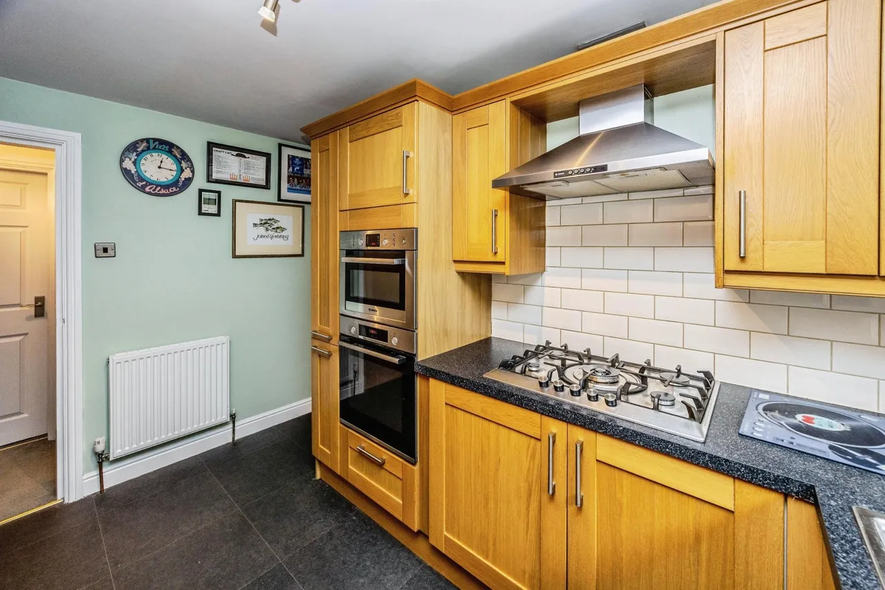 Croft Gardens, Huddersfield, HD2, photo 7