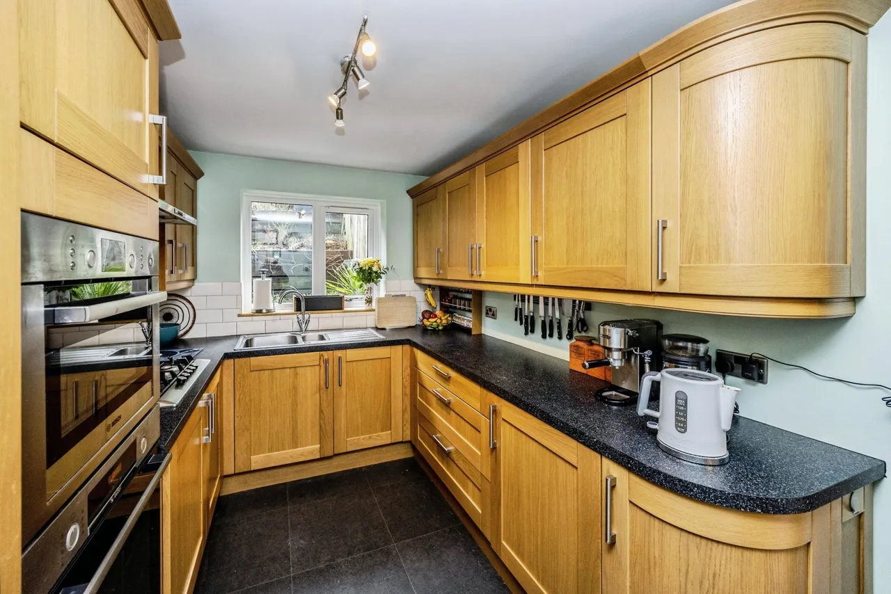 Croft Gardens, Huddersfield, HD2, photo 6