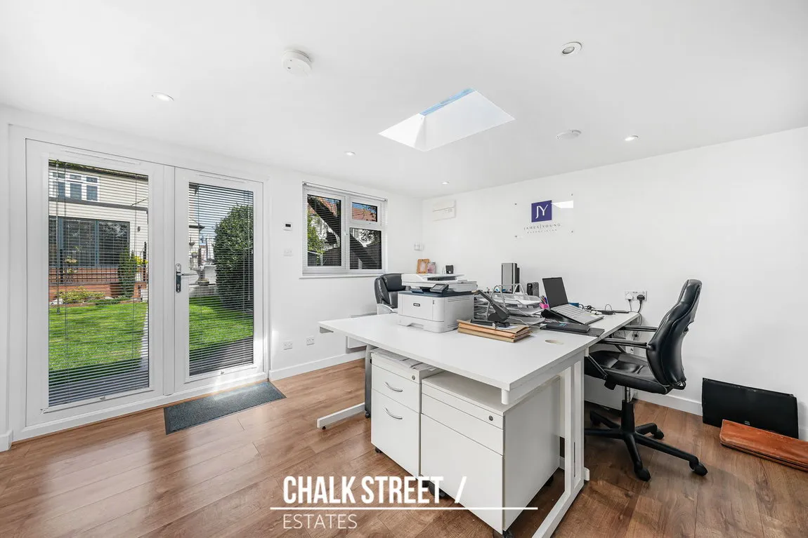 Whitethorn Gardens, Hornchurch, RM11 2AL, photo 27