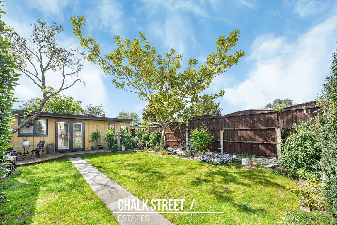 Whitethorn Gardens, Hornchurch, RM11 2AL, photo 26