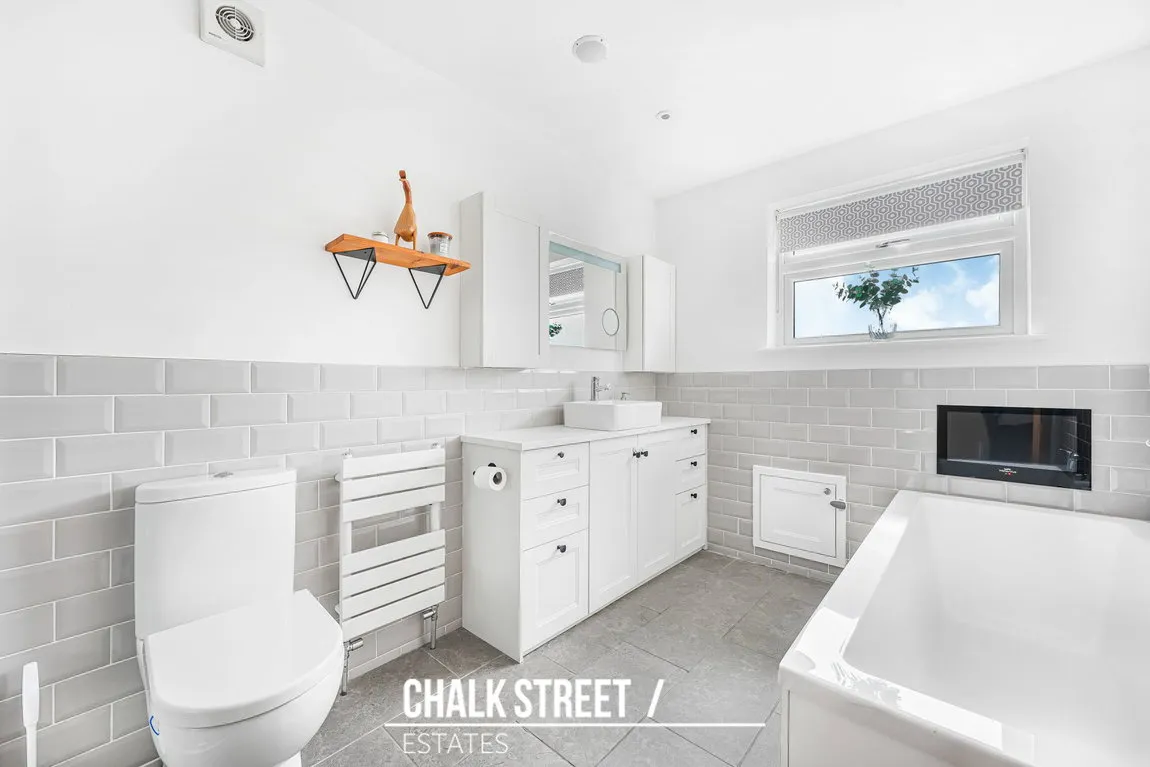 Whitethorn Gardens, Hornchurch, RM11 2AL, photo 24