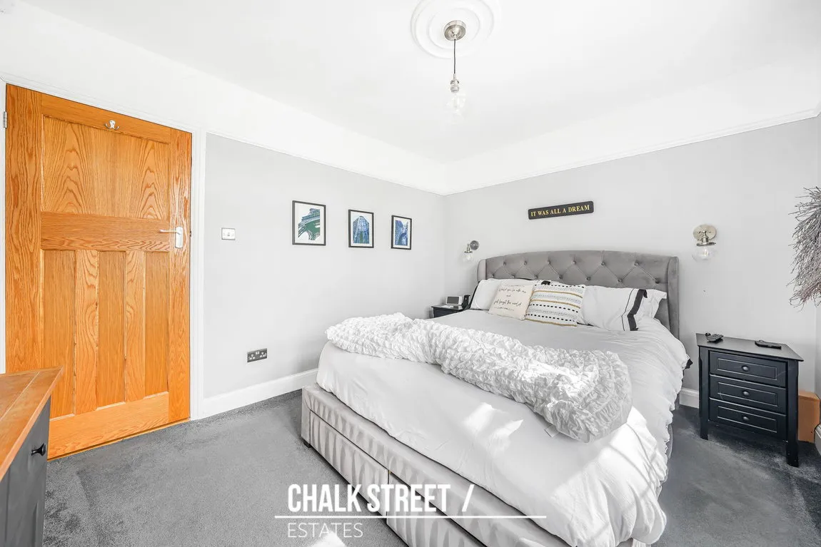 Whitethorn Gardens, Hornchurch, RM11 2AL, photo 18