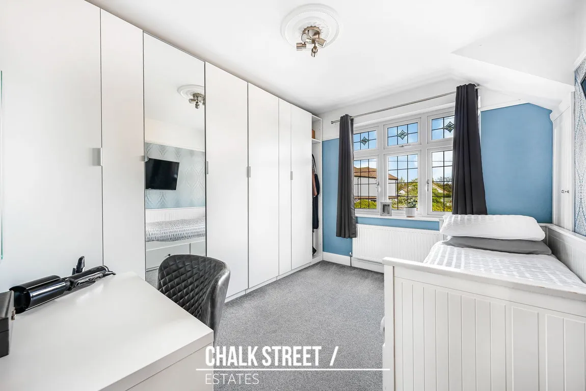 Whitethorn Gardens, Hornchurch, RM11 2AL, photo 21