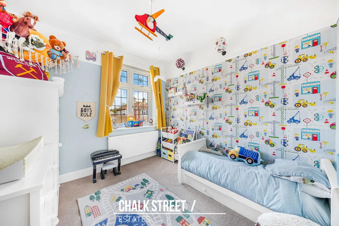 Whitethorn Gardens, Hornchurch, RM11 2AL, photo 19