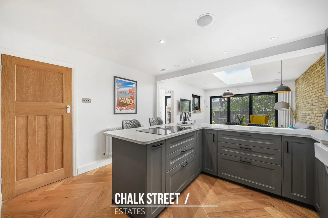 Whitethorn Gardens, Hornchurch, RM11 2AL, photo 5